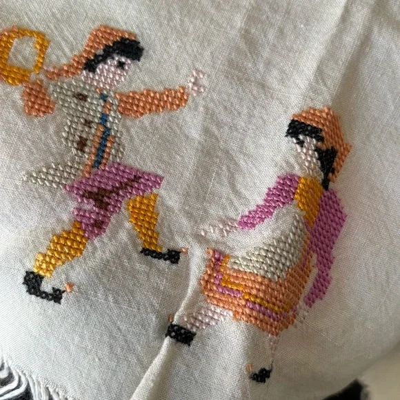 Embroidered Capri Fringe Linen Decor Country Horse and Carriage Design Stitched - Picture 6 of 15